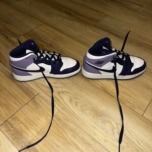 Air Jordan 1 Mid Big Kids Shoes
Sky Purple/White
Style DQ8423-5151